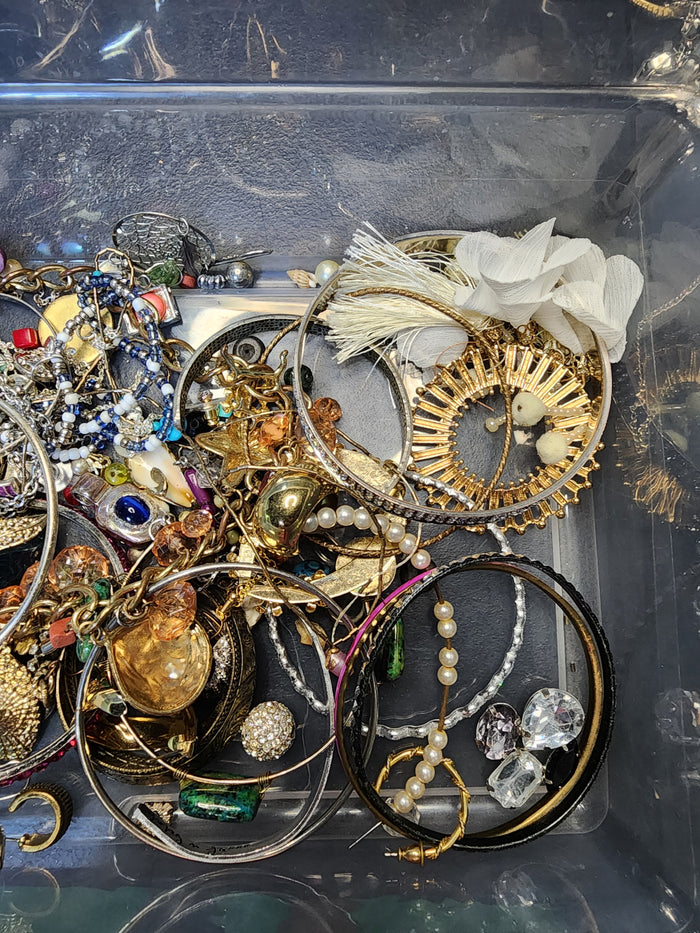 1lb Mixed  Jewelry For Crafting May Or May Not Have Matches J082626-1