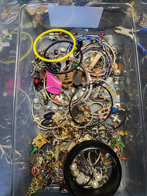 1lb Of Mixed Jewelry For Ctafting May Or May Not Have Matches J090226-1