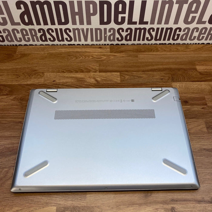 HP Laptop 15-cw1500sa - AMD Ryzen 3 4GB RAM 256GB SSD Vega