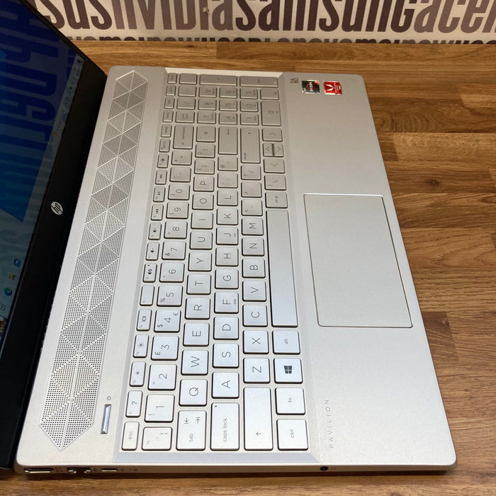 HP Laptop 15-cw1500sa - AMD Ryzen 3 4GB RAM 256GB SSD Vega