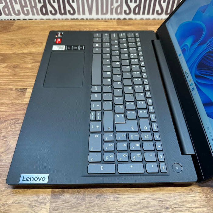 Lenovo Laptop IdeaPad 3-15 - Quad-Core Ryzen 5 8GB RAM
