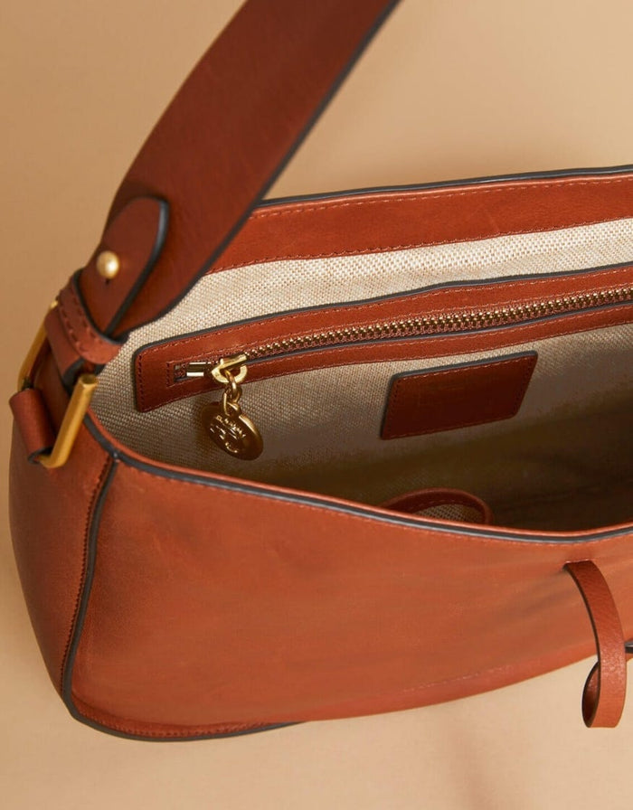 Siren Hattie Hobo